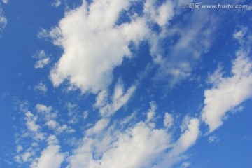 美丽的白云和蓝天