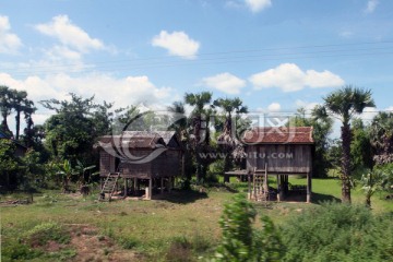 柬埔寨乡间民居高脚楼