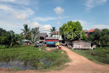 柬埔寨乡间民居高脚楼