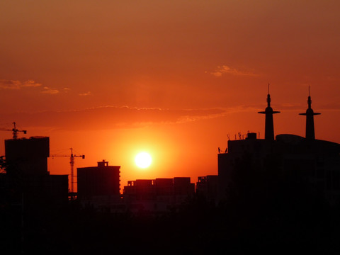 夕阳城市剪影