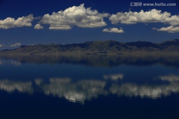 美丽的塞里木湖