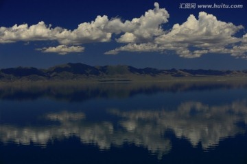 美丽的塞里木湖