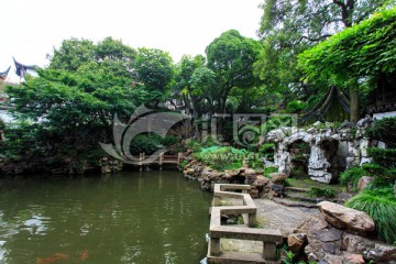 上海豫园大假山荷花池水景