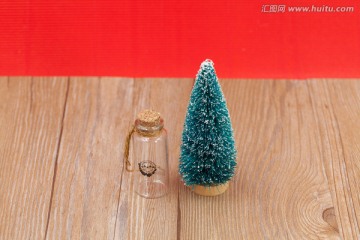 圣诞树和许愿瓶