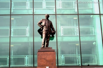 英国曼联主场马特巴斯比爵士雕像