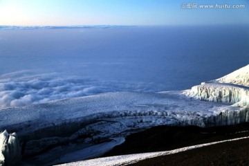 火山上的白色冰川