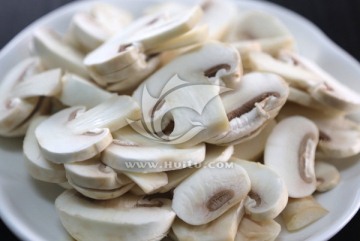 白蘑菇切片