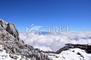 雪山 云海