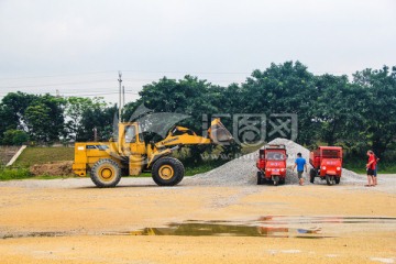 铲车工作场景