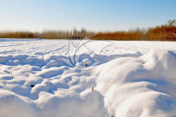 北方天空 大雪 雪后田野 天气