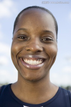 微笑女运动员肖像