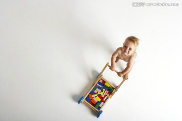 婴儿推玩具车