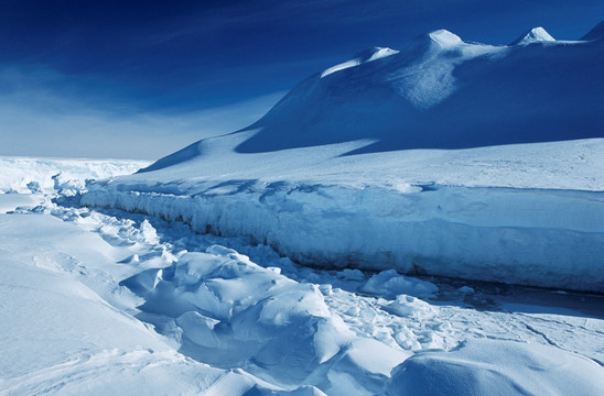 南极威德尔海的冰山