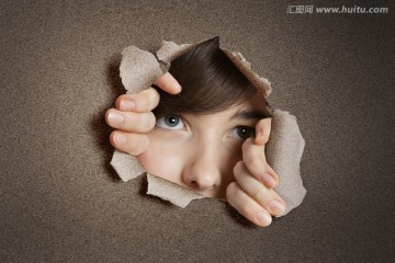 破紙洞里的人物