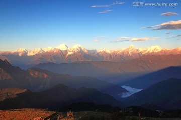 日照金山