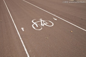 街上自行车停车标志