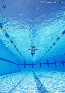 男子游泳运动
