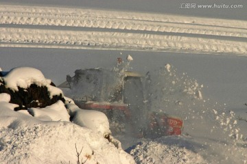 铲雪车