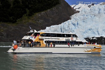 观光船欣赏莫雷诺冰川