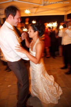 新郎和新娘跳舞