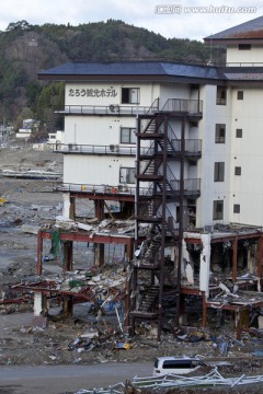 建筑被海啸摧毁
