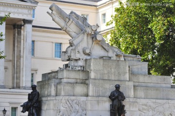 白金汉宫附近的雕像