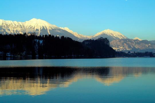 冰雪湖面