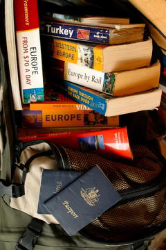 旅行书籍从一个背包旅