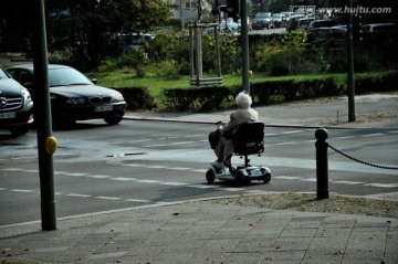 轮椅老人 德国街景