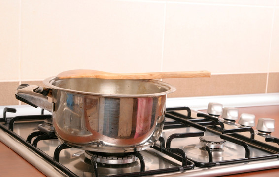 炊具上的不锈钢锅