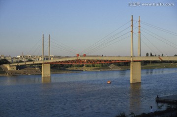 在新多瑙河人行桥