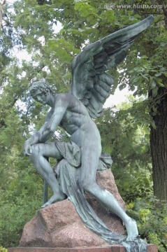 维也纳中央公墓的雕塑