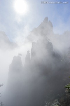 水墨黄山 竖片 云海苍茫