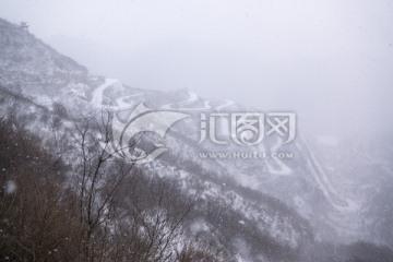 雪中仰天山九龙盘