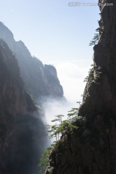 西海大峡谷 竖片 云海苍茫