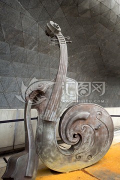 大提琴雕塑