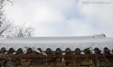 屋顶白雪