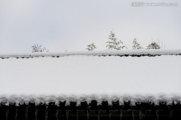 屋顶白雪