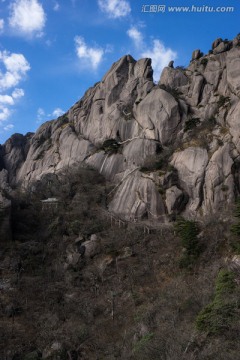 黄山裸露的花岗岩山体 竖片