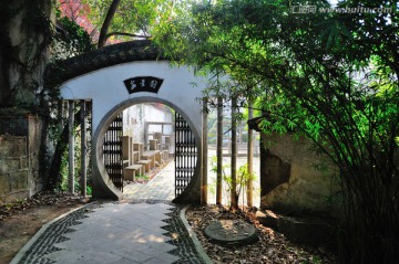 中国园林里的门