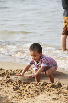 玩沙小孩 大海