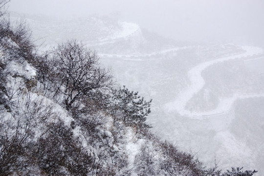 仰天山雪景