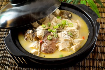 砂锅豆腐鱼