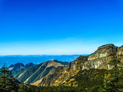 群山