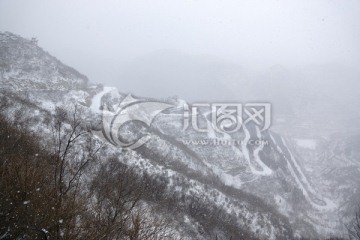 仰天山雪景