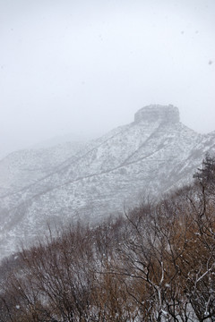 仰天山摩云崮雪景