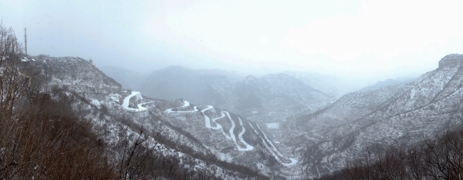 仰天山雪景