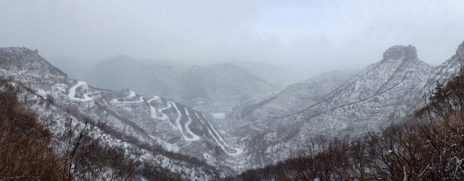 仰天山雪景