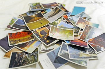 一堆明信片照片