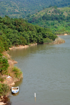 水库边风景